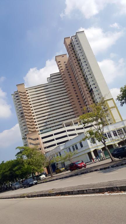 Kinora Homestay Perai Bagian luar foto